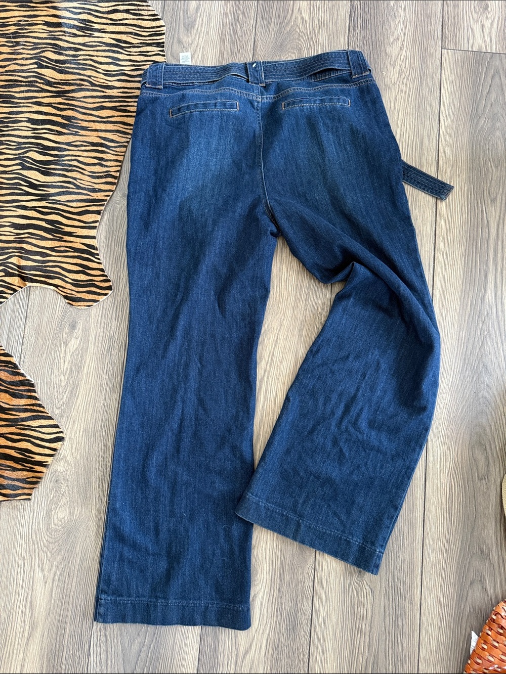 The platinum trouser by Chico’s Wide Leg Dark Wash Jeans with Belt net - Picture 9 of 10